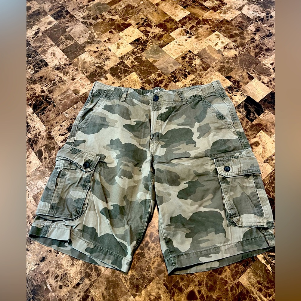 URBAN PIPELINE Camo Green Men's Shorts Sz 38 NWOT